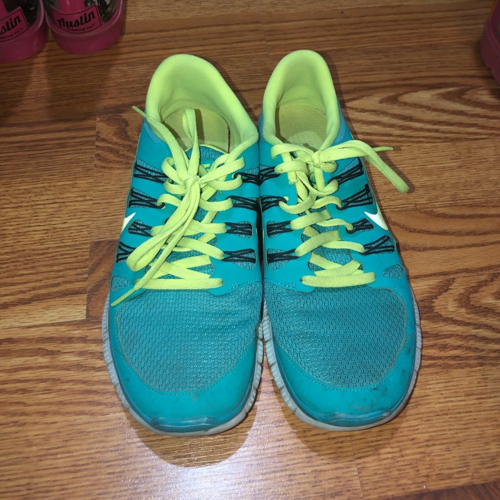 Nike neon shoes - Picture 1 of 2